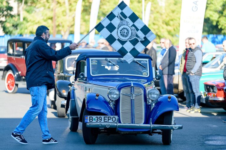 70 de automobile de epocă iau startul în Raliul „Memorial Giurgiu 1904”