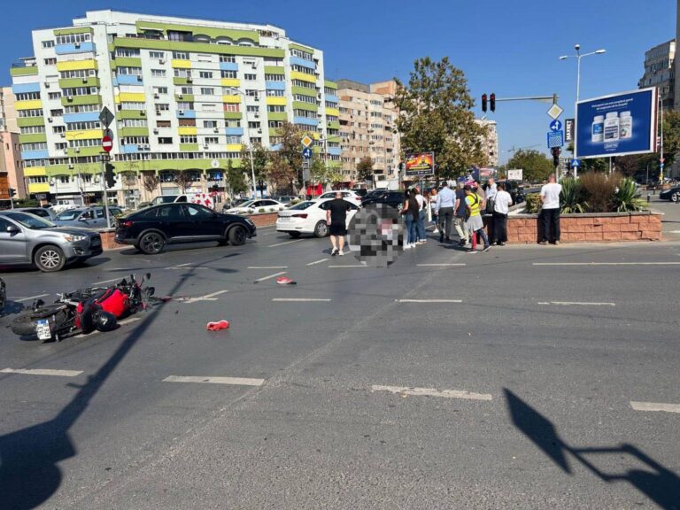 Accident grav între un autoturism și o motocicletă la intersecția 13 Septembrie cu Panduri
