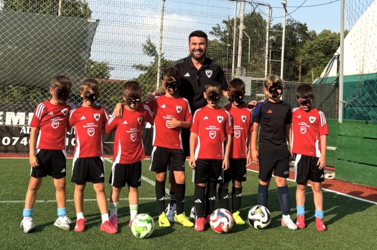 Adrian Mutu, control asupra unui teren de sport al statului, fără licitație. Fotbalistul decide programul de joc, iar echipele de rugby sunt afectate