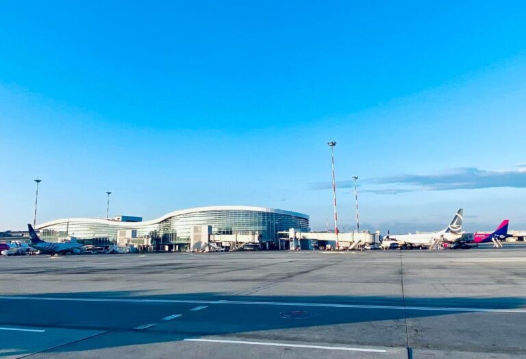 Aeroporturile din București, recunoscute la nivel internațional pentru reducerea emisiilor de carbon