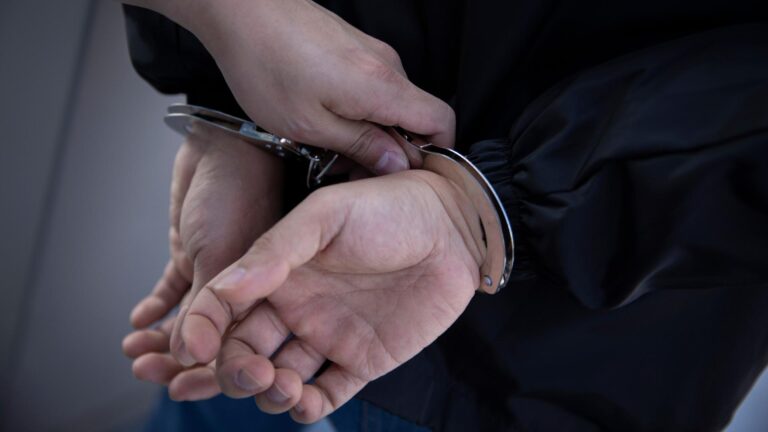 Arestarea unui bărbat pentru agresiune sexuală asupra unei minore în București