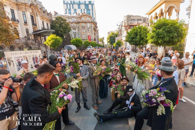 Bătaie cu Flori, astăzi, pe Calea Victoriei 💐