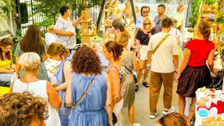 Bijuterii, decorațiuni, cosmetice naturale și stand de tarot, în weekend, în inima Bucureștiului.