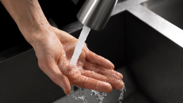 Bucureștean din Tei, la capătul termo-răbdării după ce a avut apă caldă doar 5 zile în ultimele 6 luni