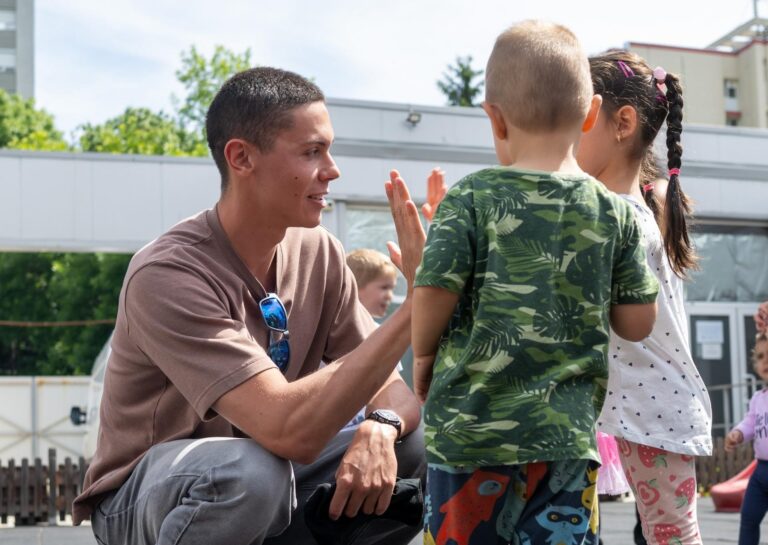 David Popovici își dedică ziua de naștere viitorilor campioni