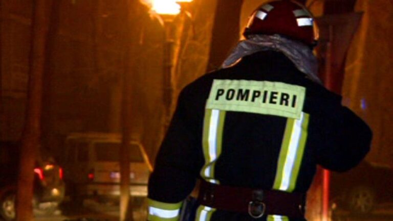 Incendiu devastator la un depozit din Sectorul 2, alertă RoAlert emisă