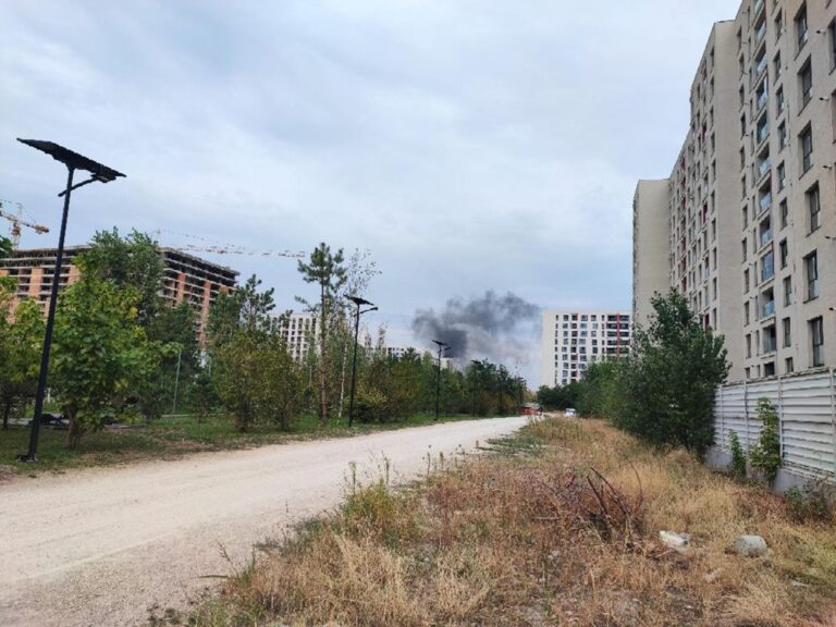 Incendiu pe Strada Căpriorilor, la Phoenicia Residence. Traficul din zonă este afectat