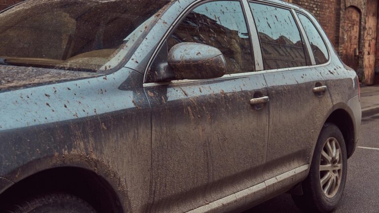 Mașinile abandonate din București primesc o nouă oportunitate de reutilizare sau reciclare