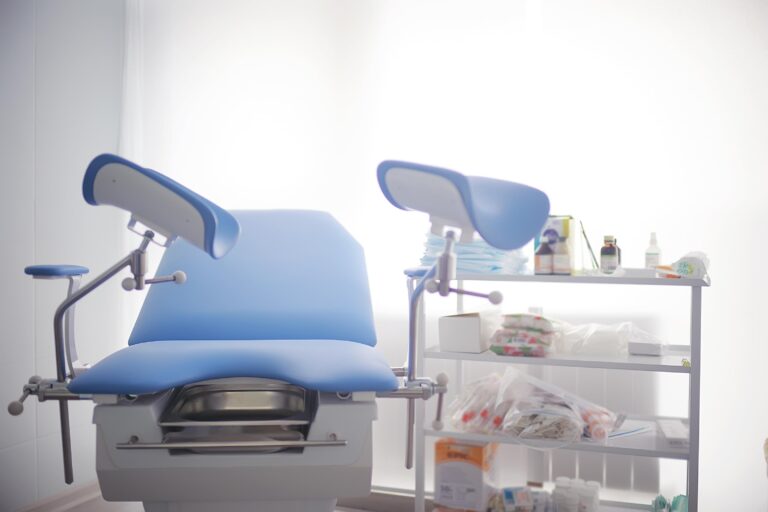 Medic ginecolog din București, obligat să plătească daune morale de 80.000 de euro unei paciente