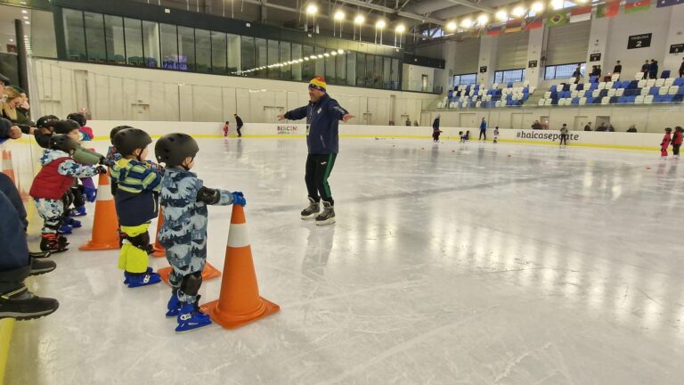 Patinoarul Berceni Arena își redeschide porțile pentru cei mici ⛸️👧🏻
