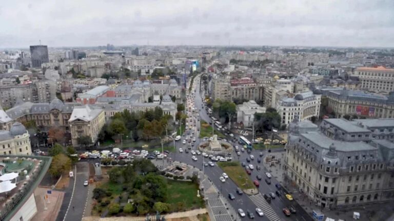 Pavaj care înghite gălăgie în orașul care dă în toate gropile. PS1 anunță că va pune pavimente fonoabsorbante și bariere verzi antifonice în zonele dens populate