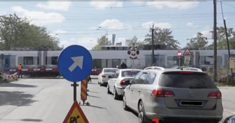 Podul peste calea ferată de la Petricani va înlocui bariera accidentogenă