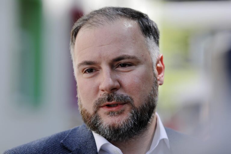 Primarul din București, Rareș Hopincă, se confruntă cu concedieri masive în Primăria S2