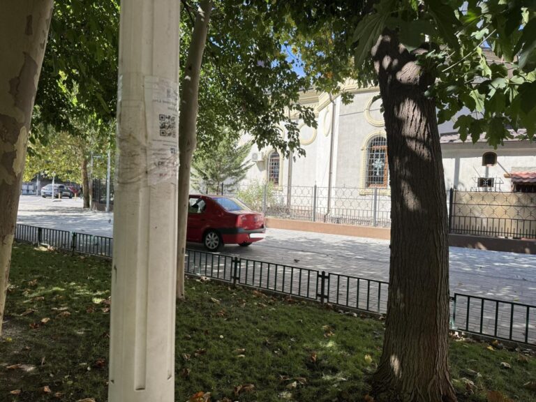 Probleme cu parcările pe strada pietonală de la Biserica Precupeții Vechi