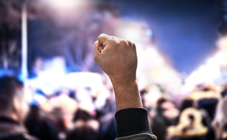 Procurorii confirmă rapiditatea anchetei în cazul atacului extremiștilor de dreapta asupra unei trupe rock