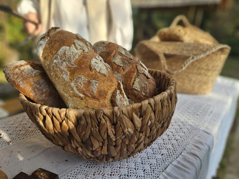 Produse tradiţionale, la Târgul Pâinii. Ziua Satului Românesc este sărbătorită la Muzeul „Dimitrie Gusti”