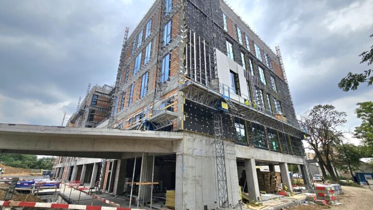 Proiectul Spitalului de Pneumoftiziologie „Marius Nasta” avansează: Fațada este în construcție