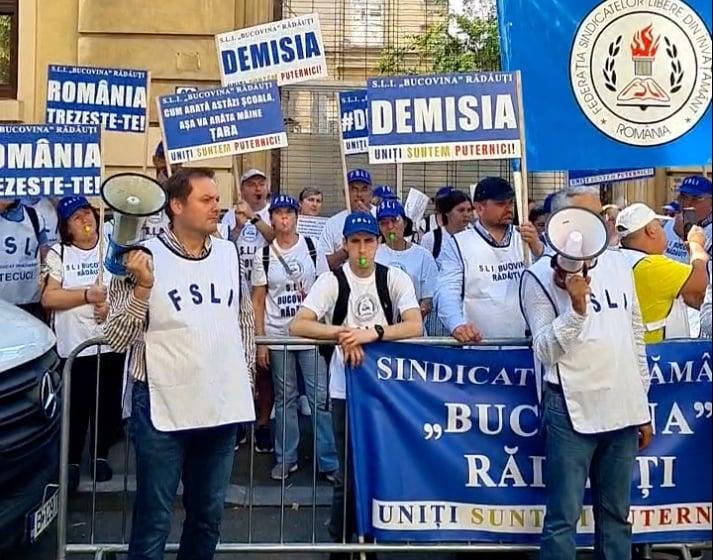Protestele sindicatelor din educație continuă – ziua 22. Manifestanții se adună din nou la Ministerul Educației, cu un miting programat în Piața Victoriei
