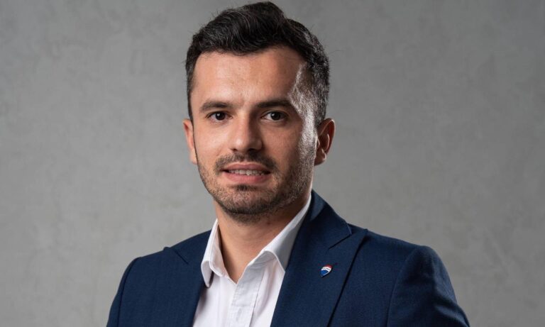 El vrea locul lui Nicusor Dan