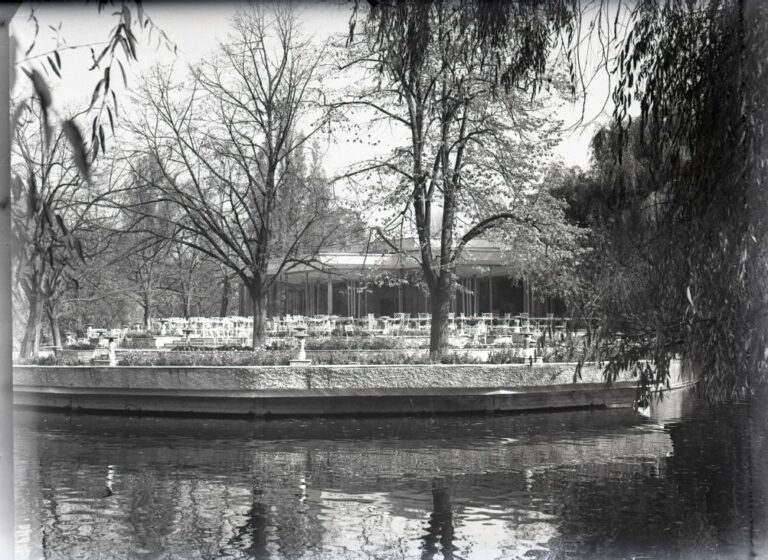 Restaurantul Monte Carlo din grădina Cișmigiu: O privire asupra istoriei și transformărilor sale