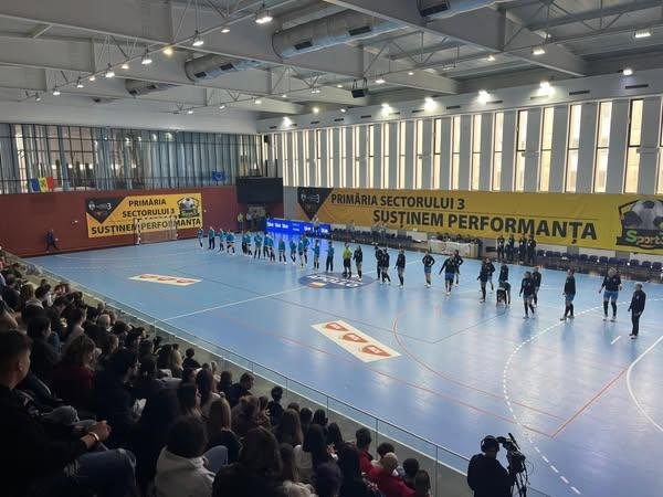 Sala Apollo a fost plină de emoție și energie în timpul meciului de handbal