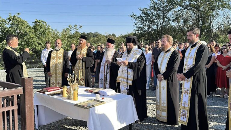 Slujbă de sfințire și sobor de preoți pe Centura București Nord, la începutul lucrărilor de extindere și modernizare