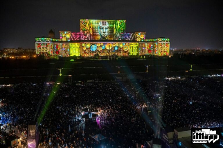 Spectacol de lumini în Piața Constituției