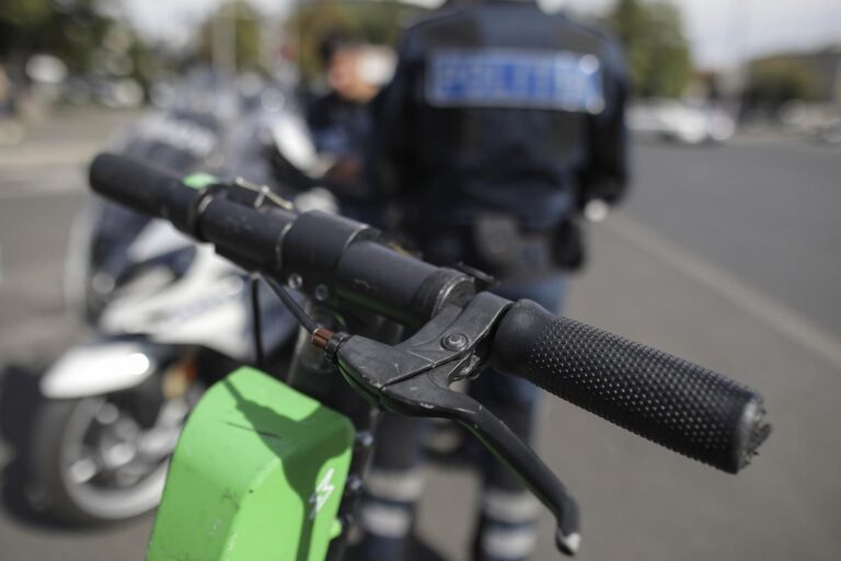 Statistică alarmantă: 140 de accidente rutiere cu trotinete electrice în București în primele șase luni, două decese