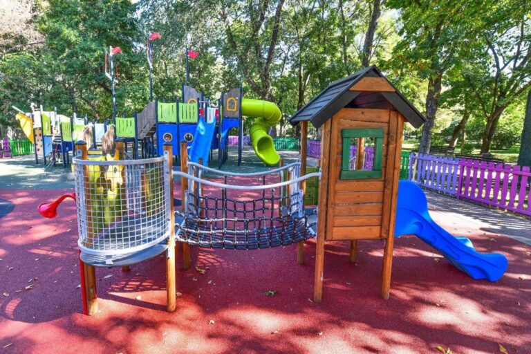 Un nou loc de joacă se deschide în Parcul Marin Preda