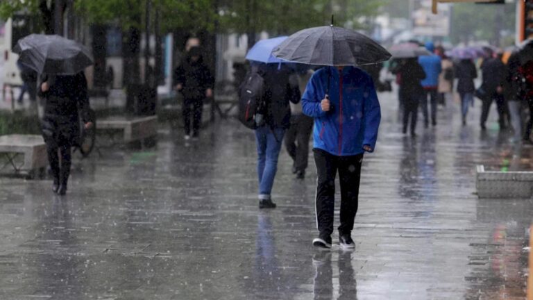 Vremea se răcește în București: Ploi și ninsori în prognoza ANM