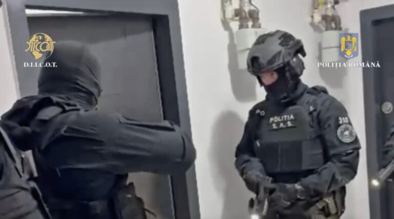 Zeci de percheziții DIICOT într-un dosar de trafic de droguri, mită și divulgare de informaţii secrete