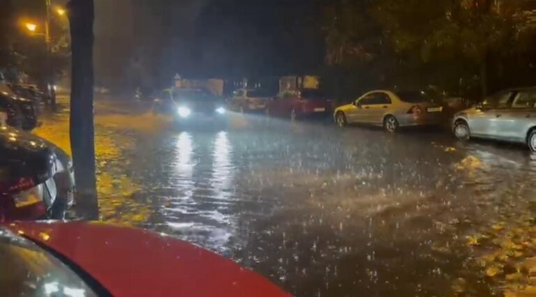 15 linii de tramvai afectate de ploile abundente din București