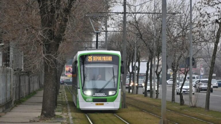 ALERTĂ | Tramvaiele 25, blocate pe Bulevardul Timișoara, din cauza unui accident. STB anunță măsuri de deviere