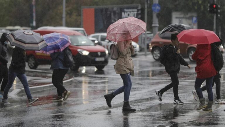 Alerte meteo severe în România: Coduri roșu, portocaliu și galben pentru vreme extremă