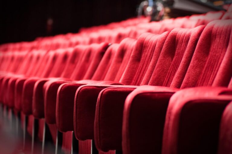 Blocaj major în instituțiile de cultură. Unele teatre și-au redus repertoriul la 50%. Ce spune Ministerul Culturii