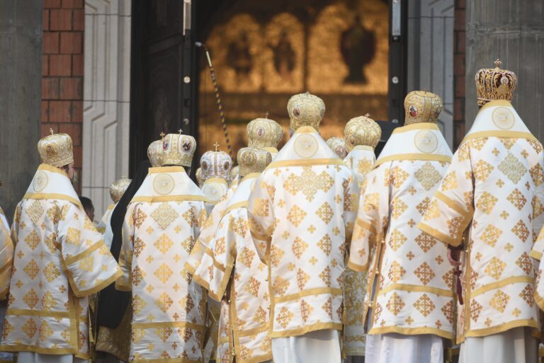 Catedrala Neamului: Motivele poleirii cu aur și perspectivele unui artist plastic