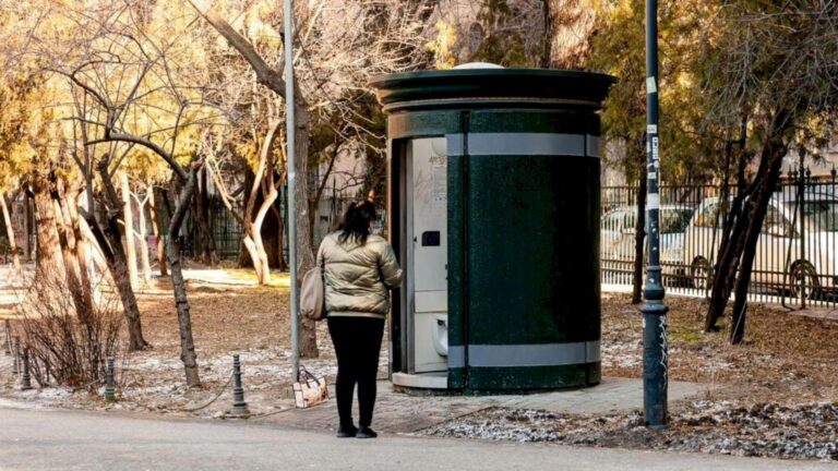 Criza toaletelor publice în București: o problemă persistentă pentru locuitori