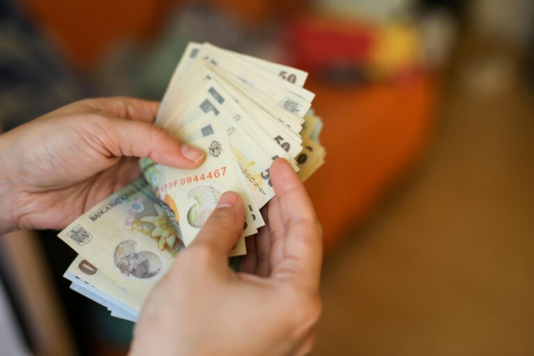 Cuantumul burselor pentru studenți în anul universitar 2025-2026. Sumele se acordă doar pe perioada activităților didactice