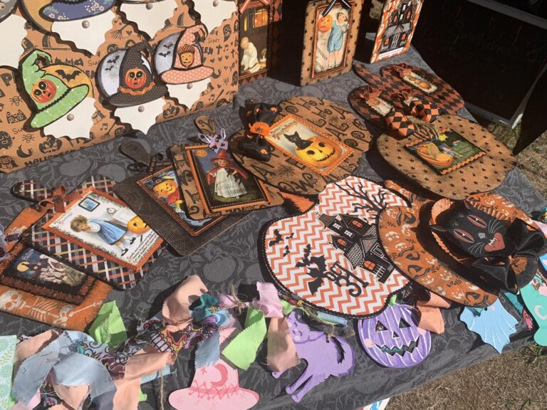 Dovleci desenați și ateliere de creație, la Titan Pumpkin Fest