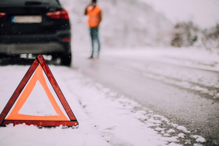 Echipamente auto esențiale pentru iarnă și sancțiunile pentru neconformare
