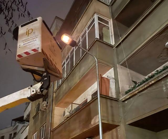 Echipele de intervenție ale Iluminat Public București continuă activitatea în weekend