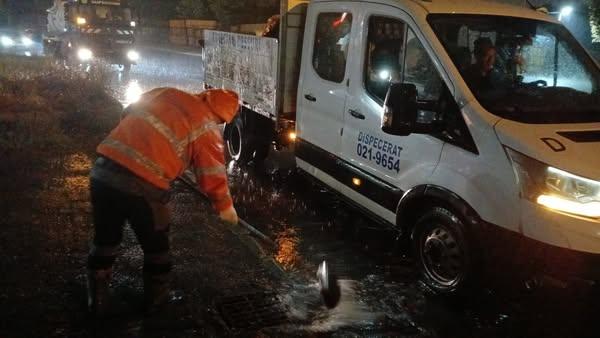 Intervenții în teren: Muncitorii Primăriei Sectorului 2 acționează pentru deblocarea carosabilului