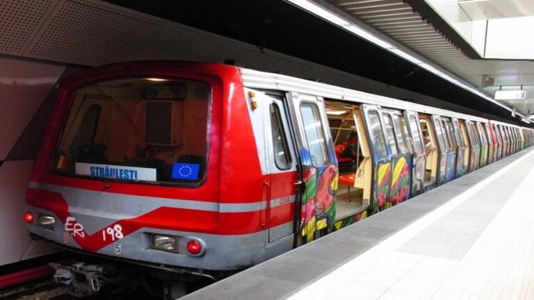Metrorex scoate la vânzare opt trenuri vechi Astra