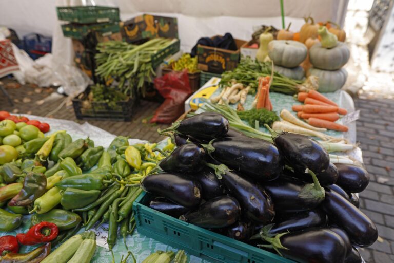 Piață volantă în cartierul Henri Coandă, în rondul străzii Francisc Munteanu