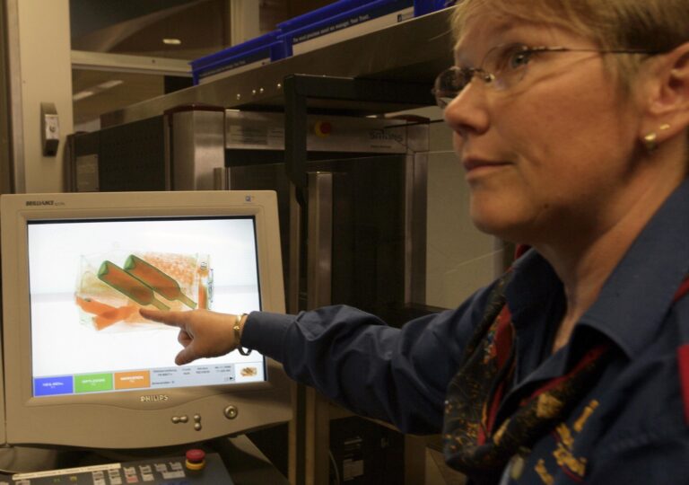 Regulile de transport pentru lichide în bagajul de mână pe aeroporturile din România