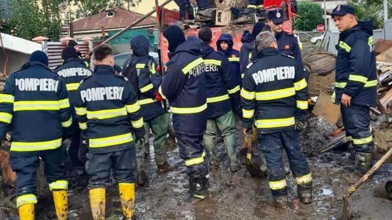 Românii au înroșit liniile telefonice din cauza vremii extreme