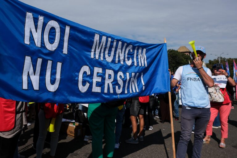Sindicaliştii din administraţie anunţă proteste în ziua când la Guvern se discută salariul minim: Nu mai acceptăm austeritatea