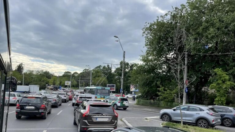 Taxă specială pentru șoferii cu mașini neînmatriculate în București sau Ilfov