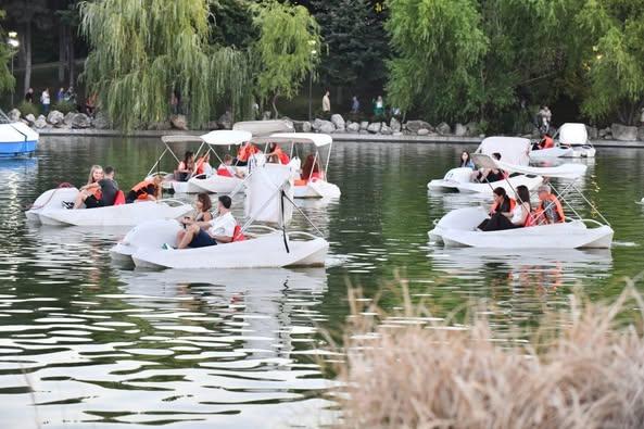 Ultima ocazie pentru plimbări cu barca în Parcul Drumul Taberei