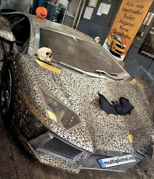 Un Lamborghini Unicat, Creat din 10.000 de Chei de Yale
